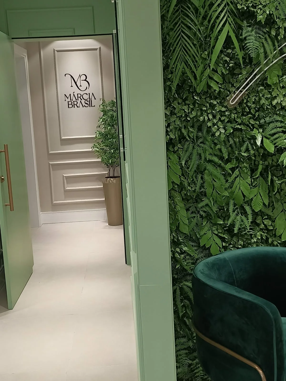 Corredor interno do consultório Márcia Brasil